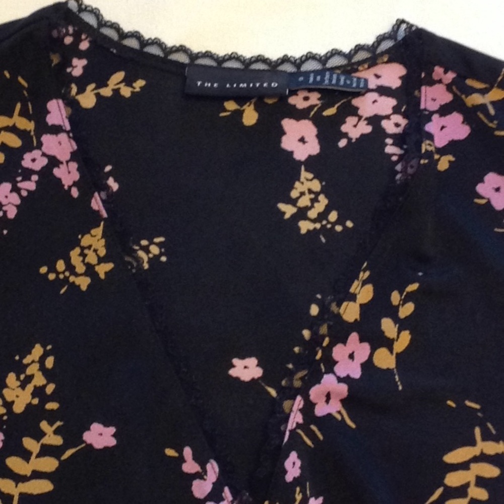 The Limited short sleeved top Size: S - Picture 2 of 5